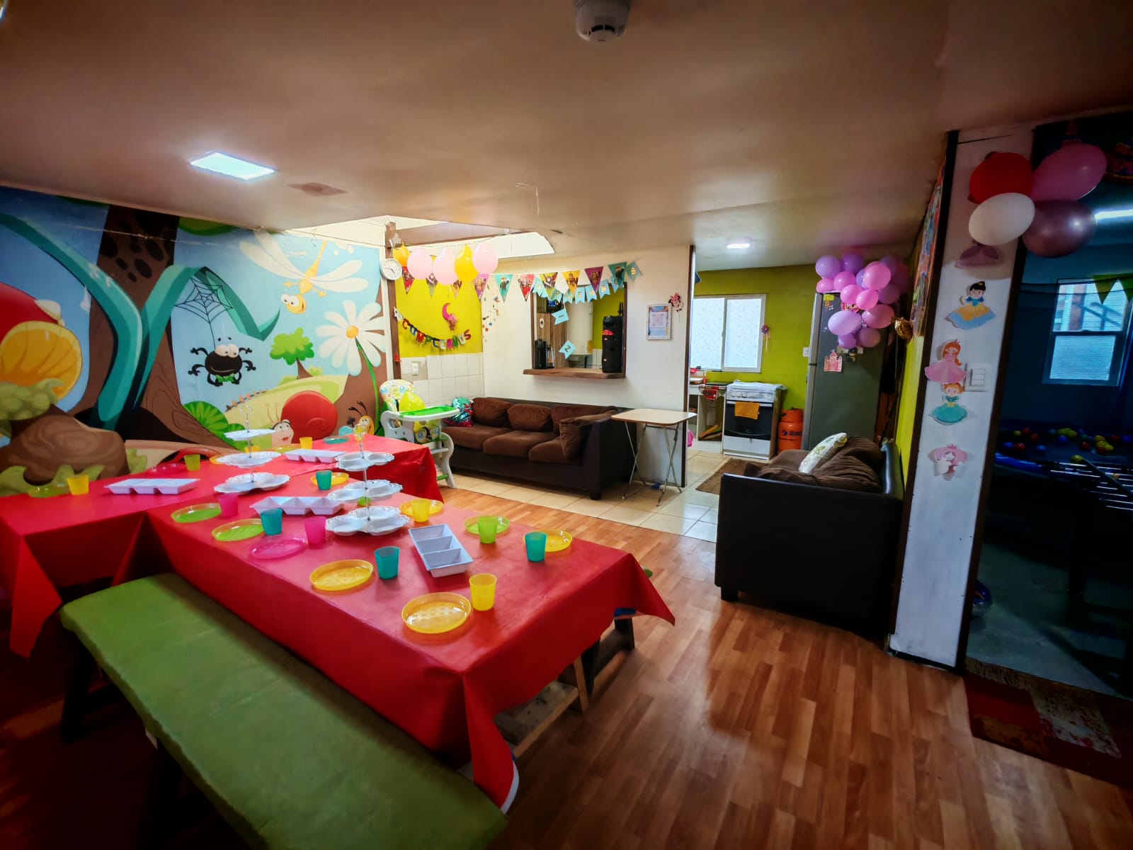 Salón principal de Casa Club preparado para un cumpleaños